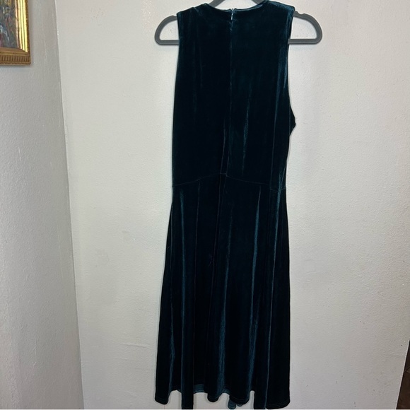 Elegant Velvet Sleeveless Dress - Deep Green  Size XL - Picture 8 of 8